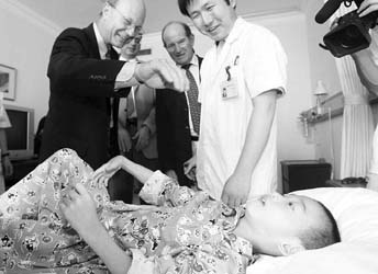 外国专家会诊河南男孩肌张力障碍