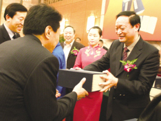 《中华中医昆仑》为150位中医药学家立传