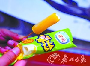 笨NANA香蕉皮常温放1天不融化 雀巢否认含明胶