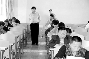 村医参加竞聘考试