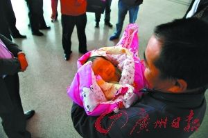 女子假怀孕潜入医院 谎称路上生子偷女婴