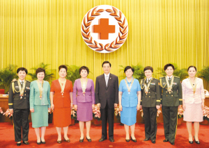 胡锦涛为南丁格尔奖章获奖者颁奖