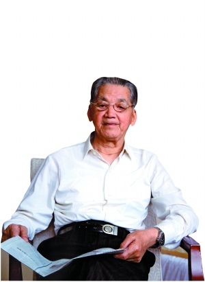 9旬老中医从医70年仍出诊 开7服药只需50多元