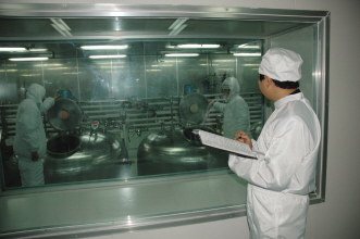 “他们是生产一线的记录机”——体验四川省药品驻厂监督员工作
