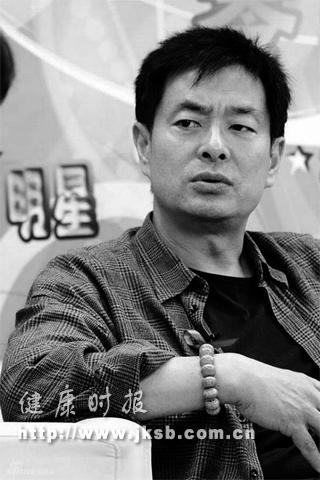 濮存昕：早上不动就难受
