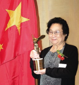 屠呦呦 张伯礼 当选2011年度中医药新闻人物