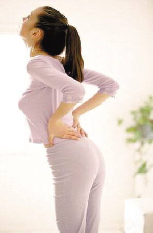 专家指出长期腰背痛病根或在消化系统