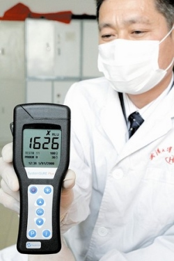 研究显示手机比垃圾桶“脏” 细菌数为后者11倍