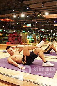 男人用运动提高“性福”