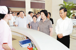 福建省主要领导一线调研医改