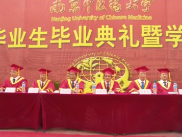 我校隆重举行2006届毕业生毕业典礼暨学位授予仪式