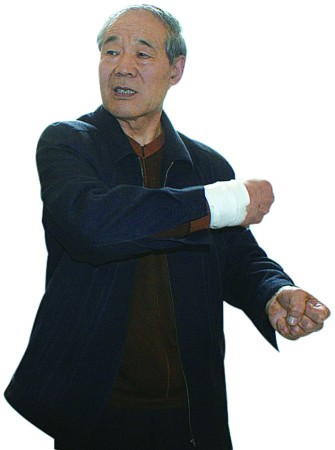 72岁老中医制服28岁持枪劫匪