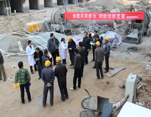 河北省南和县疾控中心结核病防治知识宣传进建筑工地