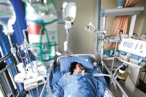 怪病女子为不拖累家人剖腹 肾脏衰竭生命体征微弱