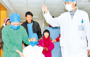 7岁姐姐捐髓救弟弟