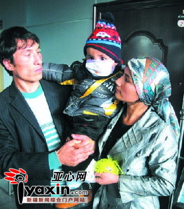 2岁男童逗毛驴被咬伤脸部毁容