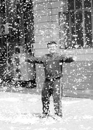 杨絮飘舞 谨防哮喘