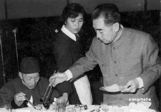 中共领袖们吃过的“工作餐”