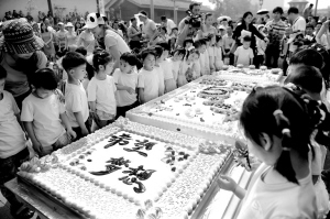 “地震宝宝”什邡过生日