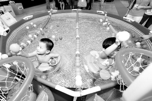 幼儿体育大会赛游泳