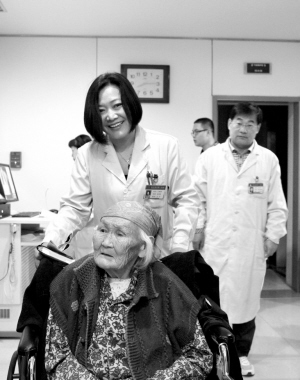 九旬女酋长接受体检