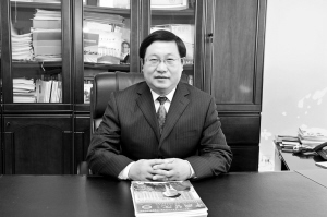 开拓创新 无私奉献——记赤峰市医院院长孙义