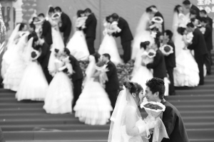调查称女人28岁男人41岁时幸福感最强