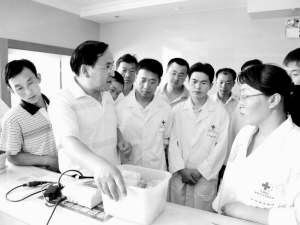 让社区人培养社区人