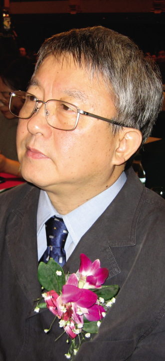 公立大医院：向左走？向右走？