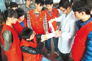 春运志愿者岗前学技能