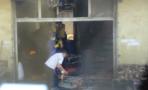 南京“假鸭血”调查：加不明液体阻鸡血凝固