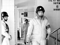 医生护士戴钢盔上班续：死者家属声称没闹事