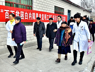为农牧民义诊