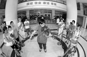 悠扬乐曲在医院回荡