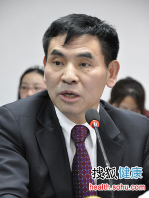 医改要和医务人员待遇挂钩 保证医务人员应有收入