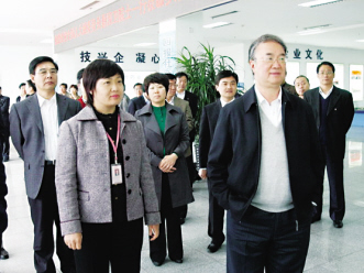 桑国卫：医药企业要加大科技创新力度