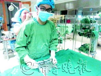 帅小伙因是男护士分手：“没时间维持恋爱关系”