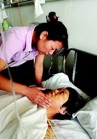 55岁母亲割肾救22岁患尿毒症儿子
