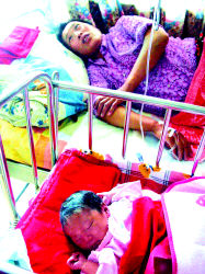 医生睡觉无人接生 40岁高龄产妇自产一女婴