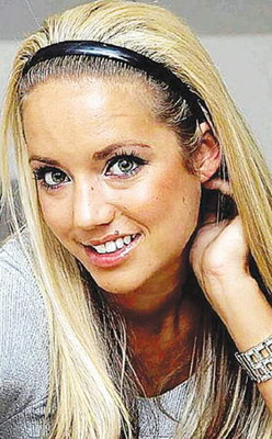 女模特天生一只耳 切肋骨造耳图