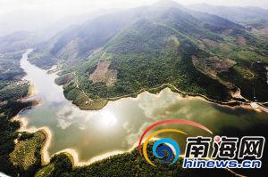 海南被誉“矿泉之岛” 长期饮用矿泉水可软化血管