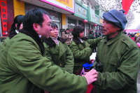 医学“博士团”走进革命老区