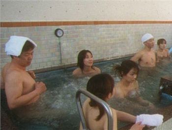 揭秘全球男女混蒸混浴文化