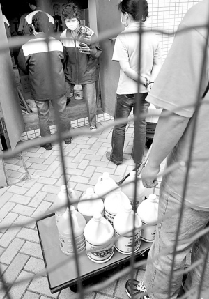 香港三所小学暴发流感 两校停课一周
