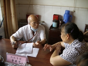 厅局工作：省卫生厅组织知名专家定期对口支援雷锋镇卫生院医疗工作