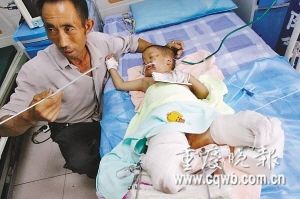 男童被10吨重煤车碾断双腿后生还