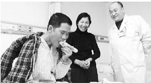男子同时换8器官已活67天 术后生活能自理