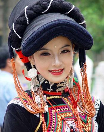彝族雷人“摸奶节”