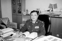 不屈的脊梁