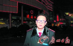 列车乘务员用口为气管被堵女婴吸出浓痰
